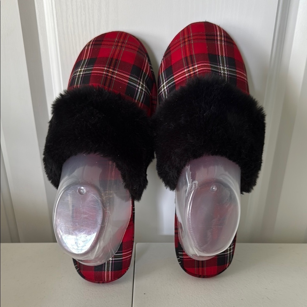 *Victoria's Secret Red Plaid Slippers with Black Fur Trim ( sz - medium)
